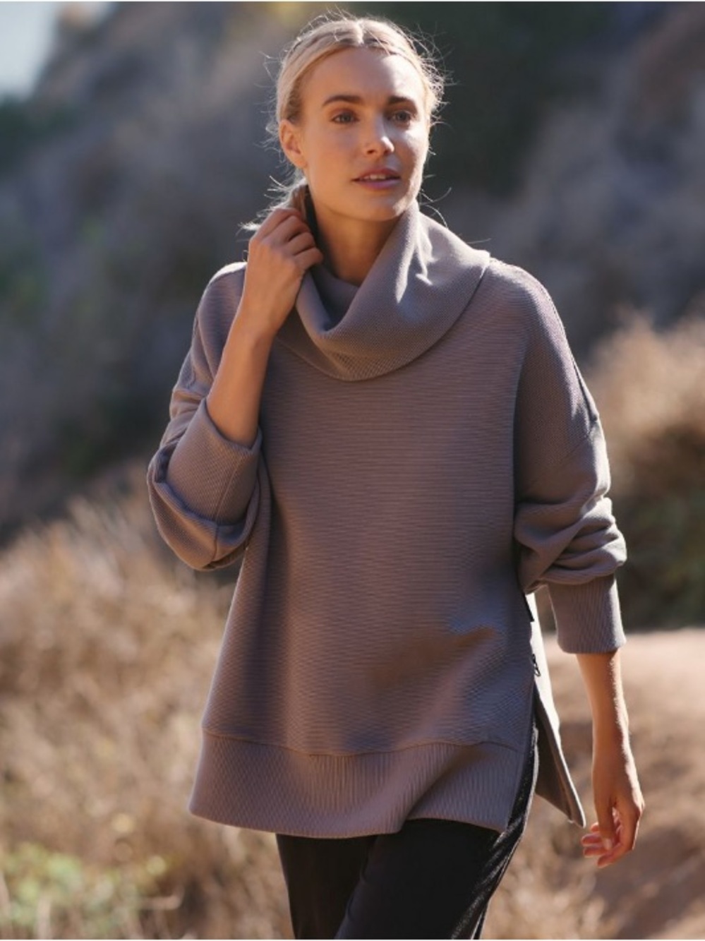 NWT VARLEY Milton Oversized 2 Way Stretch Textured Turtleneck Sweatshirt